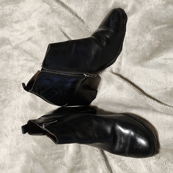 Frye Black Leather Ankle Boots size 6.5 - Picture 3 of 12
